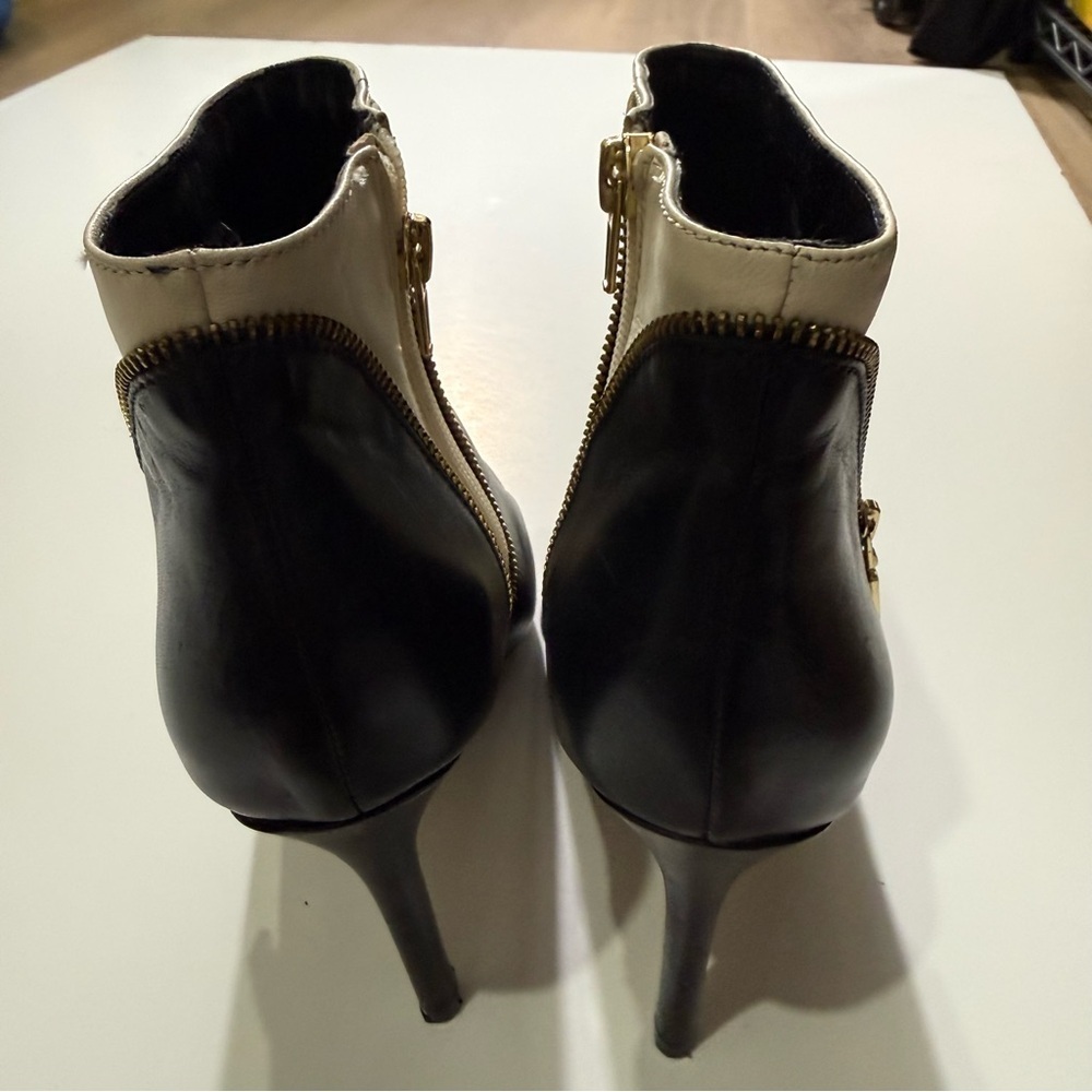 Banana Republic Kamile Leather Ankle Booties in a Black and Cream Size 8 - Picture 5 of 11